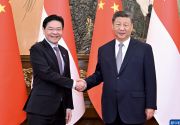 习近平会见新加坡总理黄循财