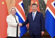 习近平会见冰岛总统托马斯多蒂尔