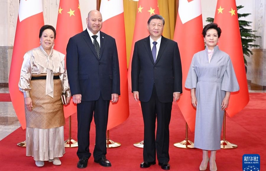 习近平会见汤加国王图普六世