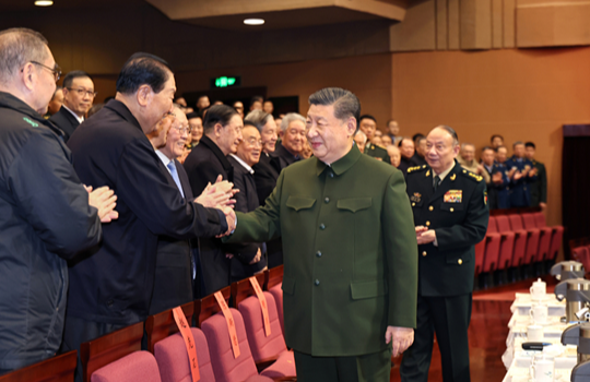 中央军委举行慰问驻京部队老干部迎新春文艺演出 习近平向全军老同志祝贺新春