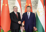 习近平同塔吉克斯坦总统拉赫蒙会谈