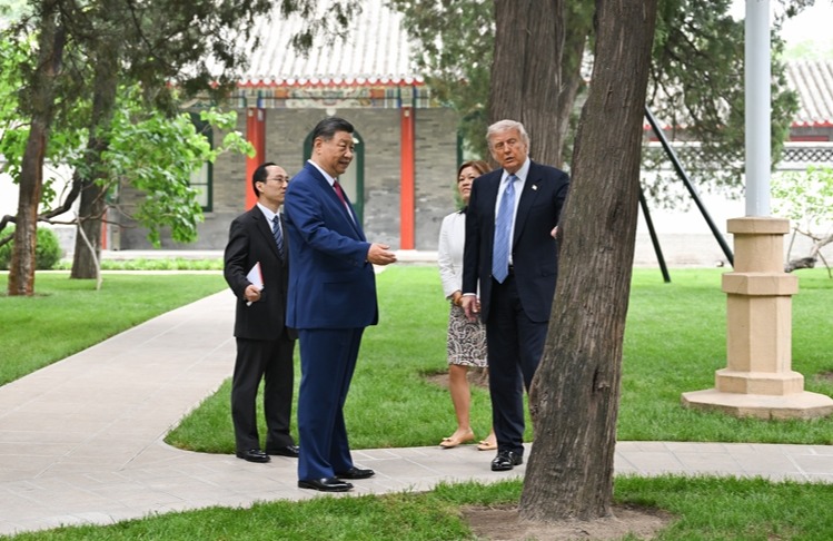习近平同美国总统特朗普在中南海小范围会晤