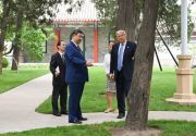 习近平同美国总统特朗普在中南海小范围会晤