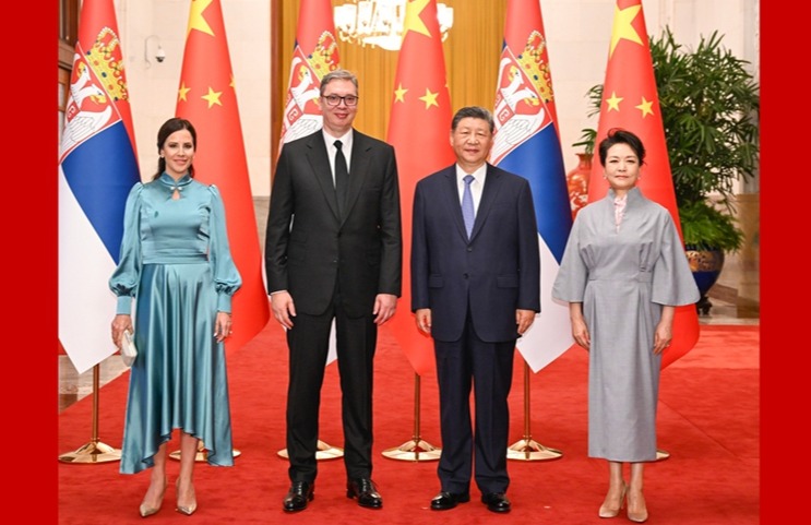 习近平同塞尔维亚总统武契奇会谈