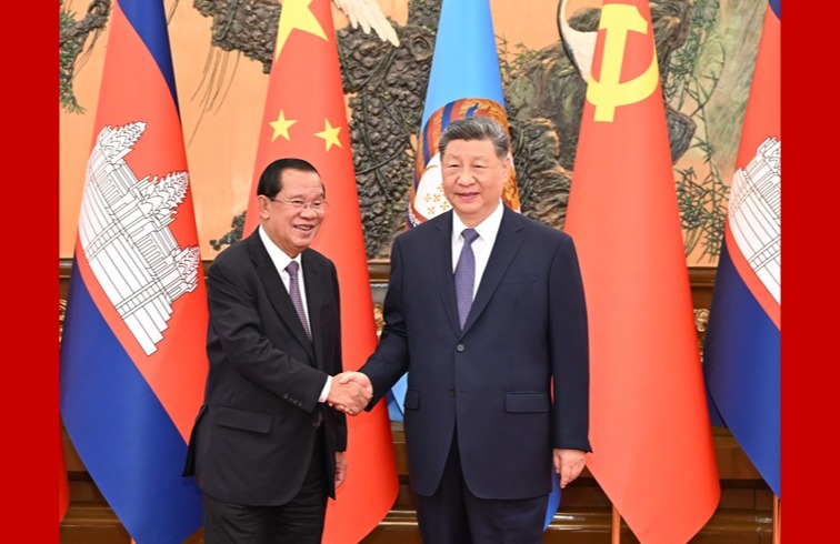 习近平会见柬埔寨人民党主席、参议院主席洪森
